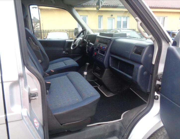 Volkswagen Caravelle 10