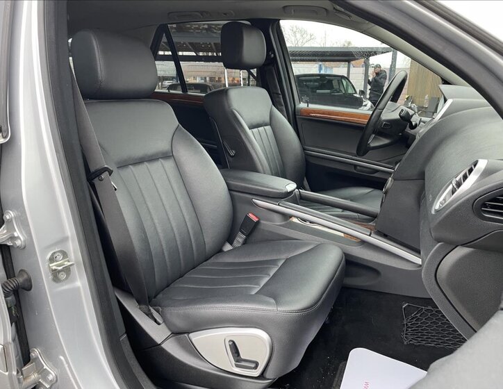 Mercedes-Benz Třídy M SUV 3,5 l 200 kw