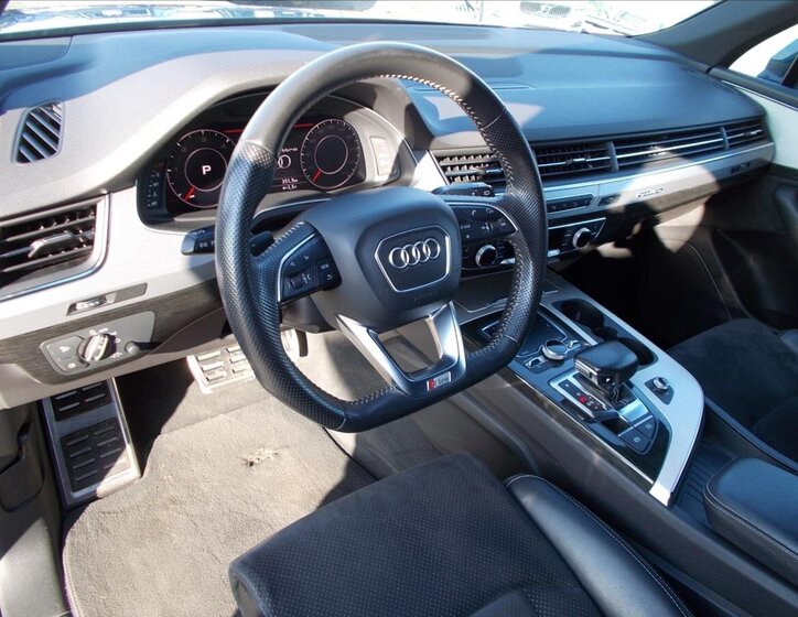 Audi Q7 24