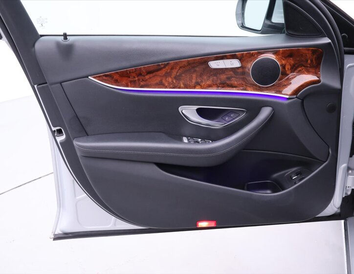 Mercedes-Benz Třídy E 12