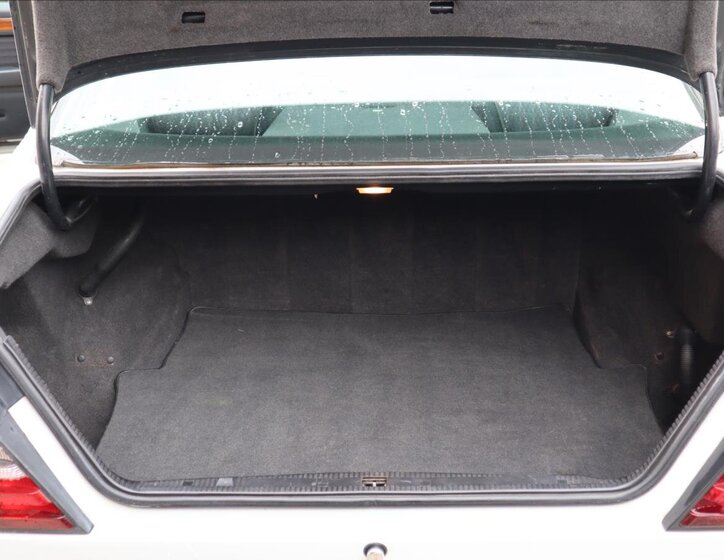 Mercedes-Benz 200 18