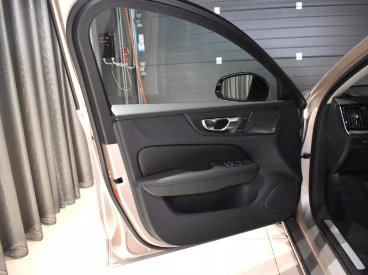 Volvo V60 Kombi 2,0 l 145 kw