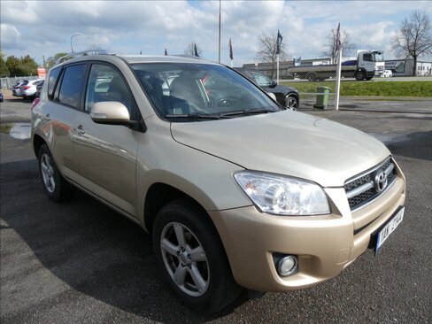 Toyota RAV4 SUV / Terénní 2,2 l 110 kw