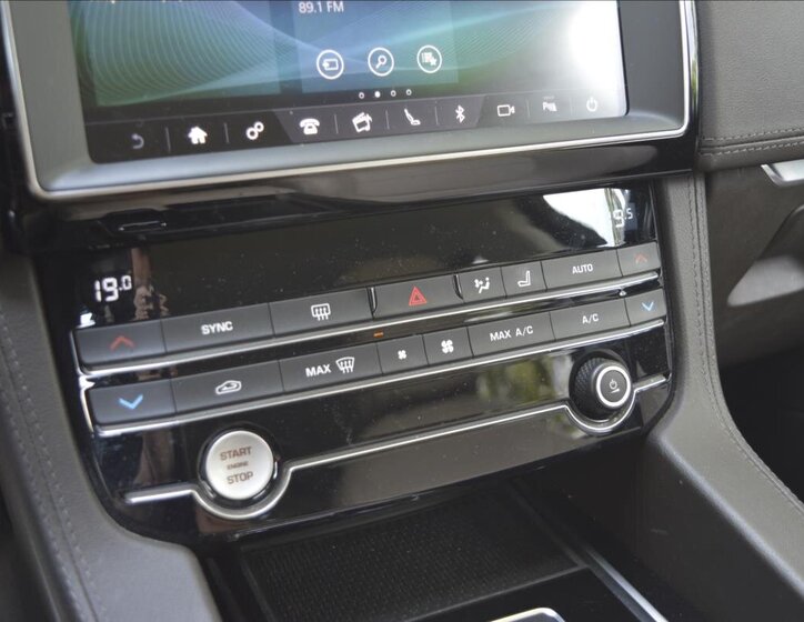 Jaguar F-Pace SUV 2,0 l 177 kw