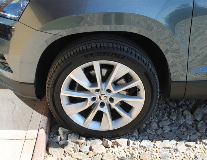 Škoda Karoq SUV / Terénní 1,5 l 110 kw