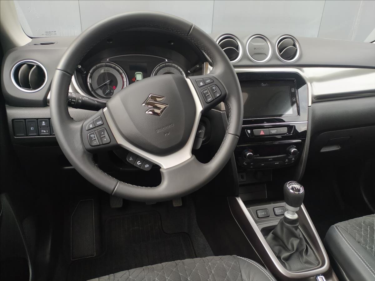 Suzuki Vitara SUV / Terénní 1,4 l 95 kw