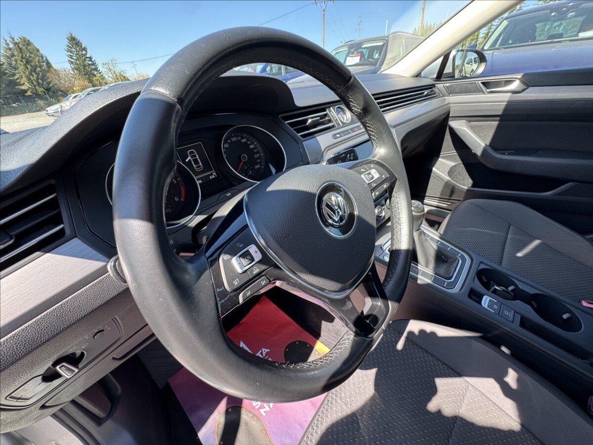 Volkswagen Passat Ostatní 1,6 l 88 kw