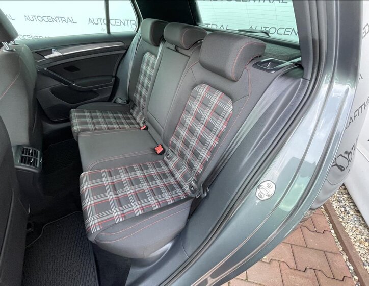 Volkswagen Golf Hatchback 2,0 l 210 kw