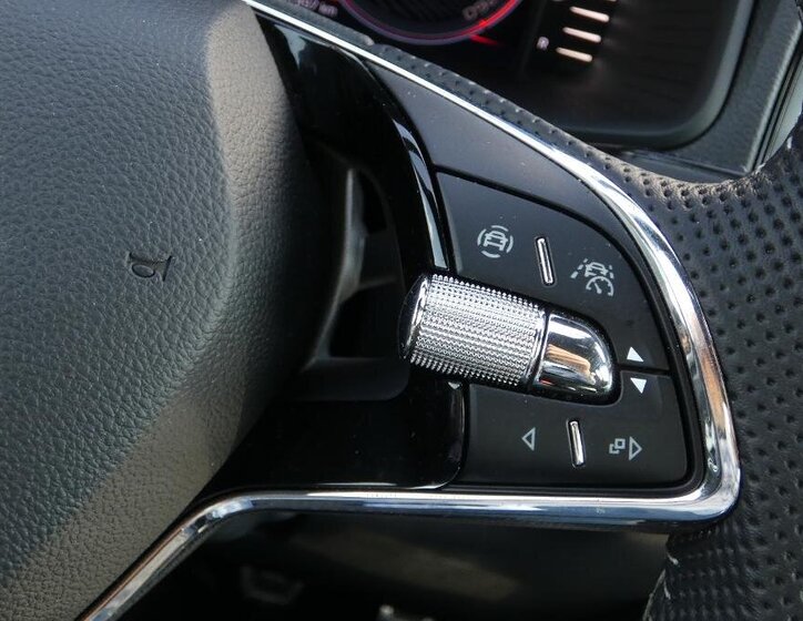 Škoda Karoq SUV / Terénní 1,5 l 110 kw