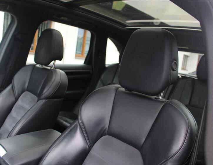 Porsche Cayenne SUV 4,1 l 283 kw