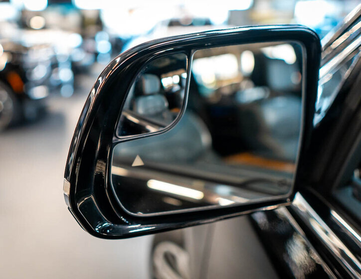 Jeep Grand Wagoneer 39