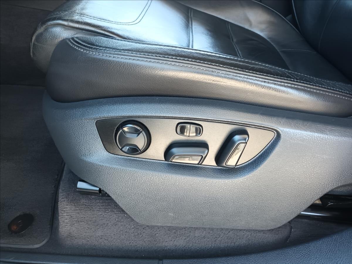 Volkswagen Touareg SUV / Terénní 3,0 l 176 kw
