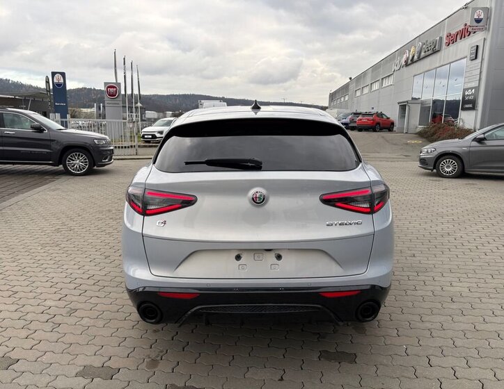 Alfa Romeo Stelvio 6