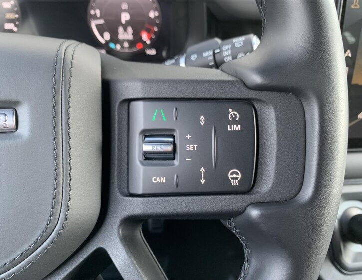 Land Rover Defender SUV 3,0 l 221 kw