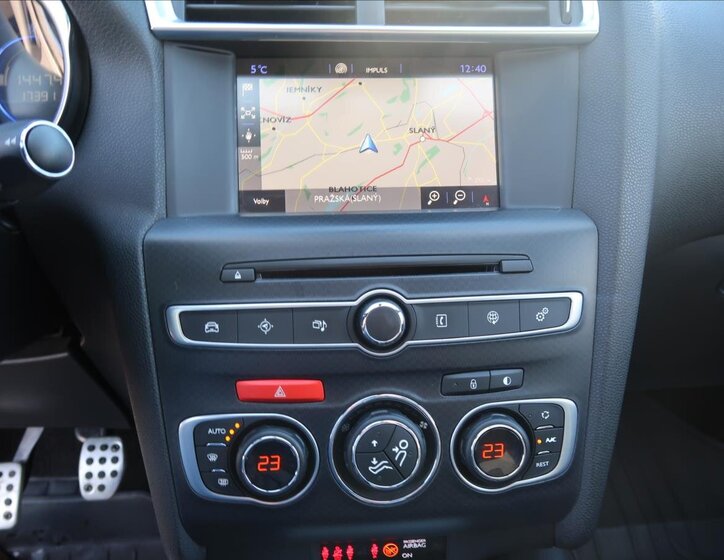 DS Automobiles DS4 Hatchback 1,6 l 88 kw