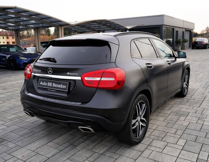 Mercedes-Benz GLA 6