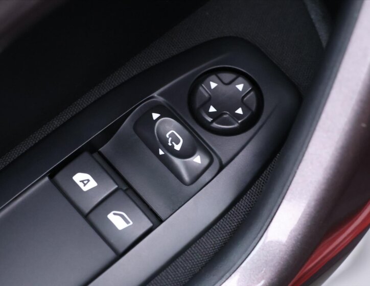 Peugeot 2008 MPV 1,2 l 60 kw