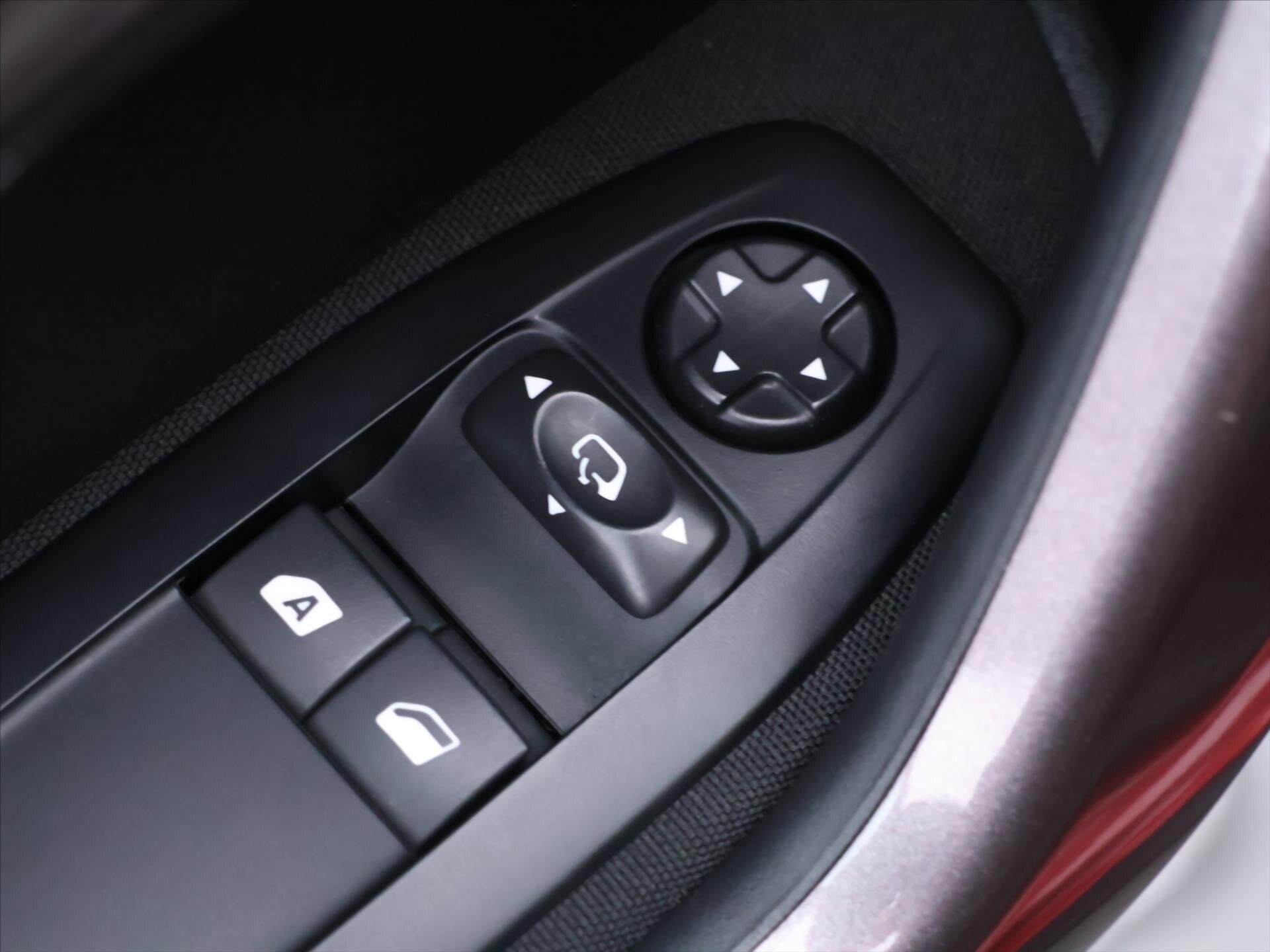 Peugeot 2008 MPV 1,2 l 60 kw