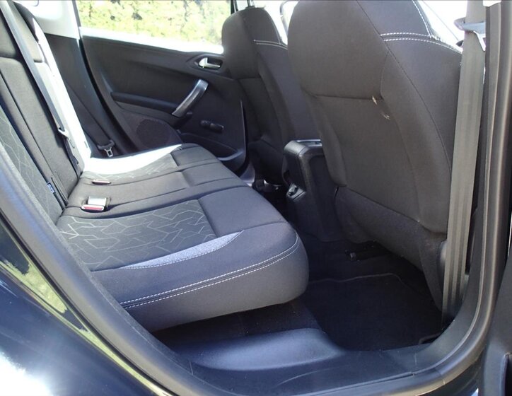 Peugeot 2008 Kombi 1,2 l 61 kw