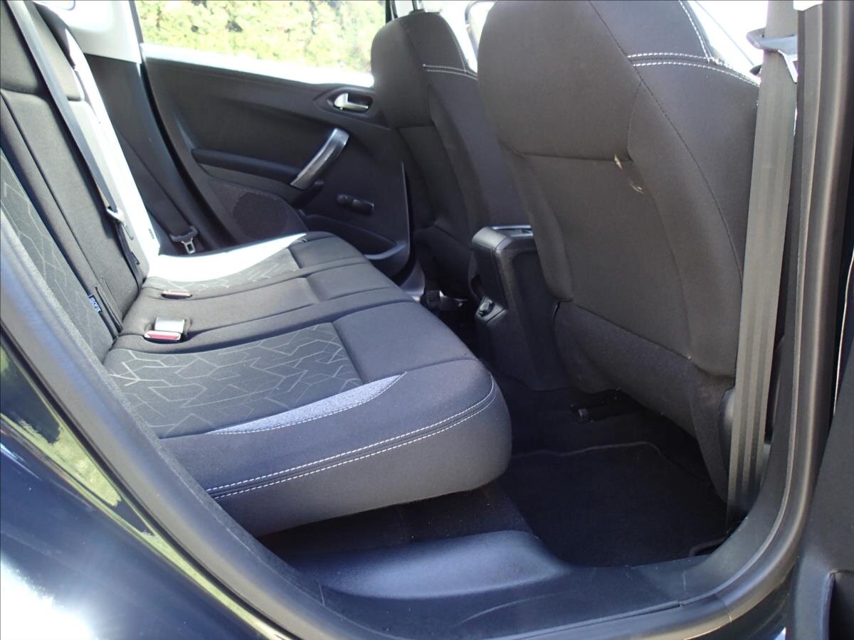 Peugeot 2008 Kombi 1,2 l 61 kw
