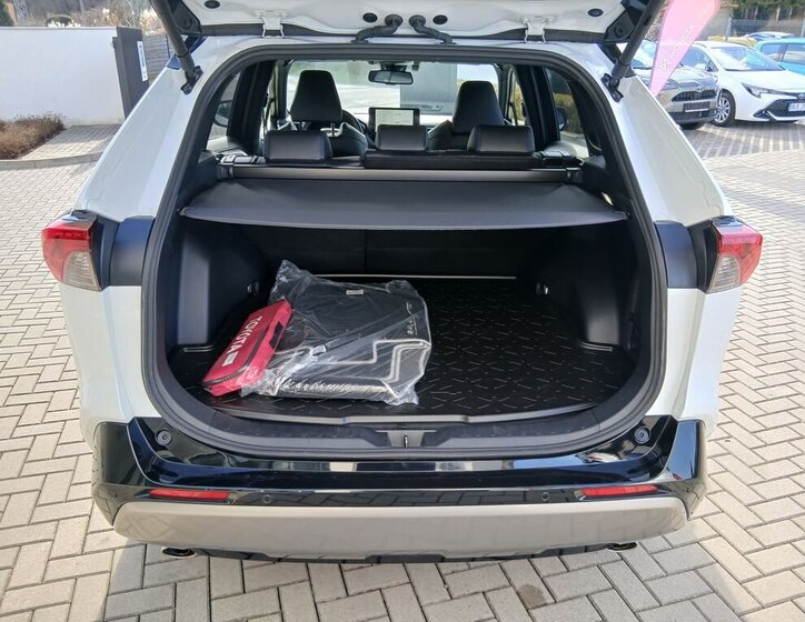 Toyota RAV4 SUV / Terénní 2,5 l 131 kw