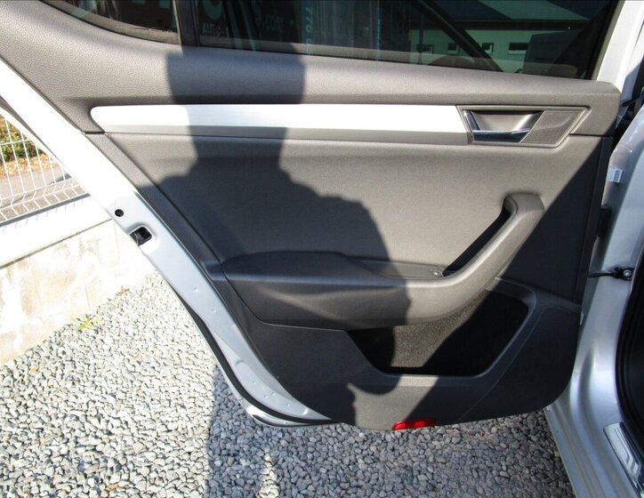 Škoda Superb Sedan / Limuzína 2,0 l 110 kw