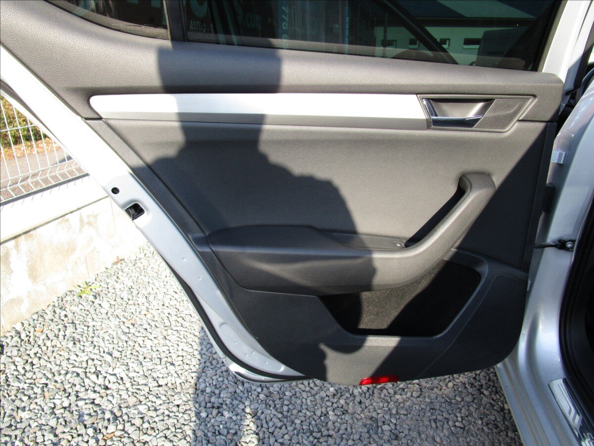 Škoda Superb Sedan / Limuzína 2,0 l 110 kw