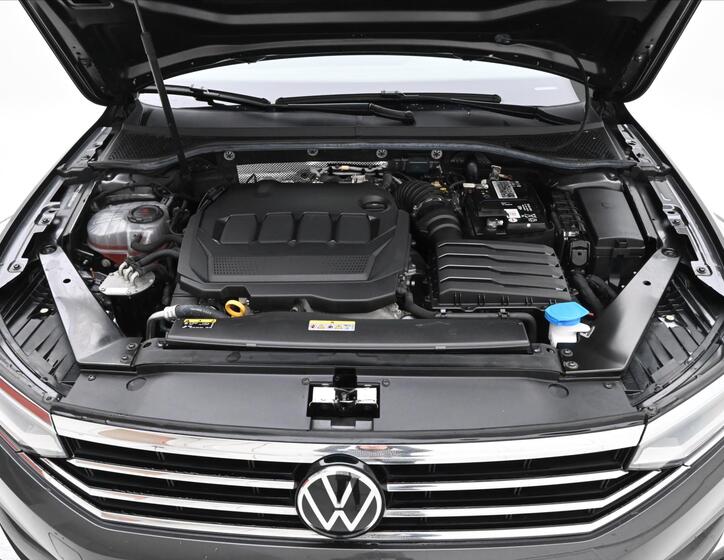 Volkswagen Passat 9