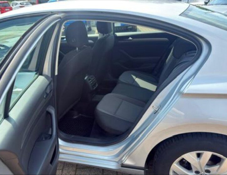 Volkswagen Passat Ostatní 1,6 l 88 kw