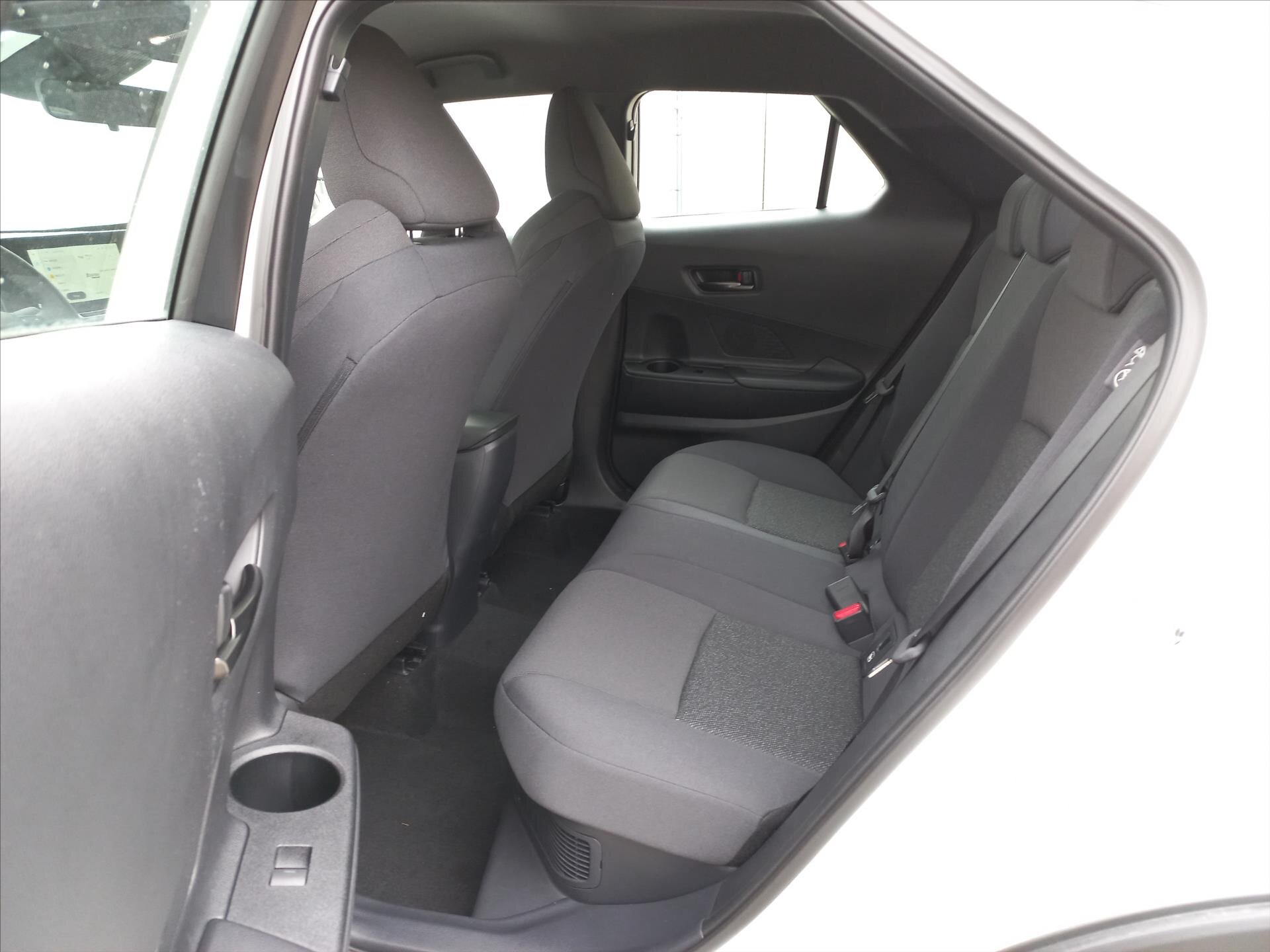 Toyota C-HR CUV 1,8 l 72 kw