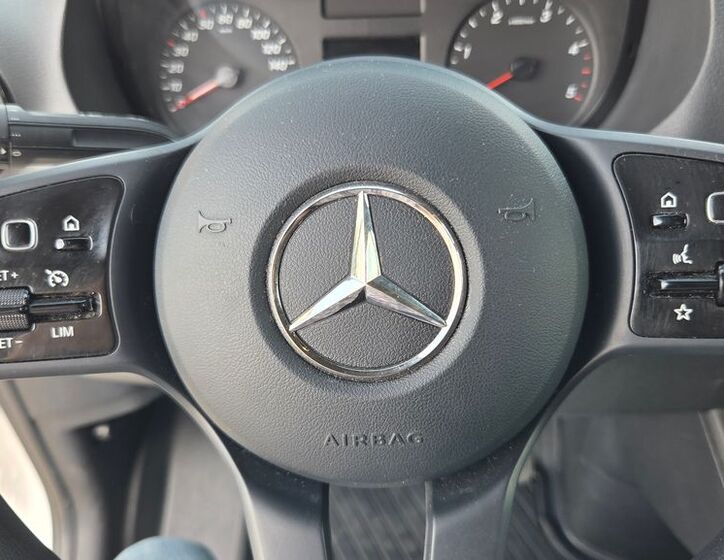 Mercedes-Benz Sprinter 14