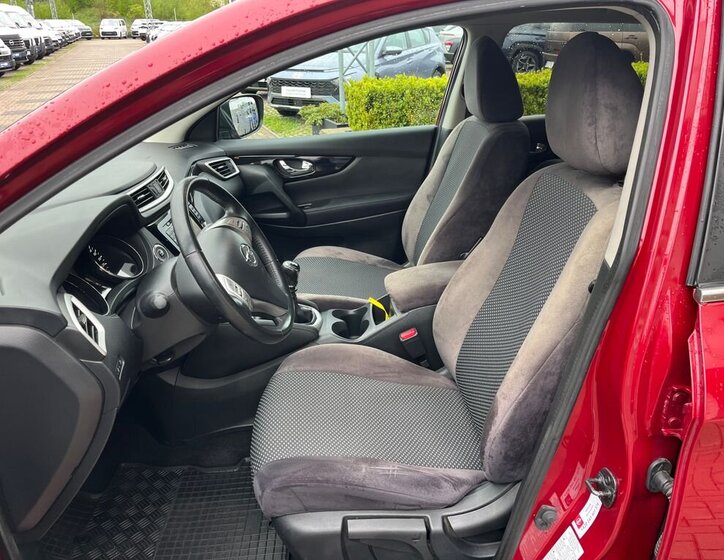Nissan Qashqai SUV / Terénní 1,6 l 120 kw
