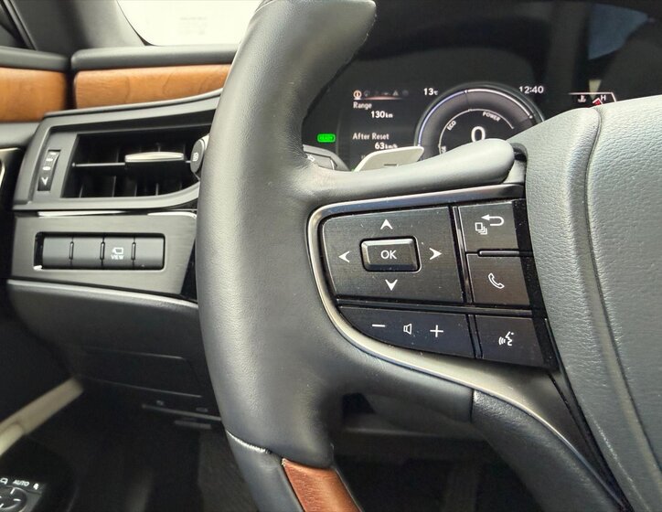 Lexus ES 300h Sedan / Limuzína 2,5 l 131 kw