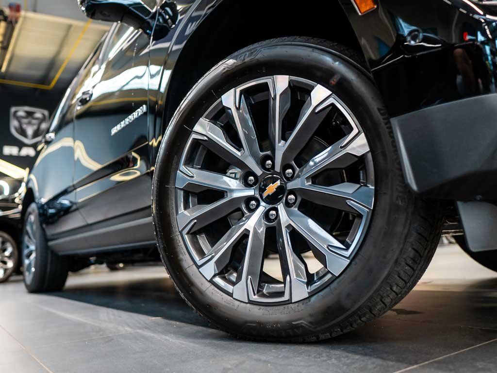 Chevrolet Suburban SUV 6,2 l 313 kw