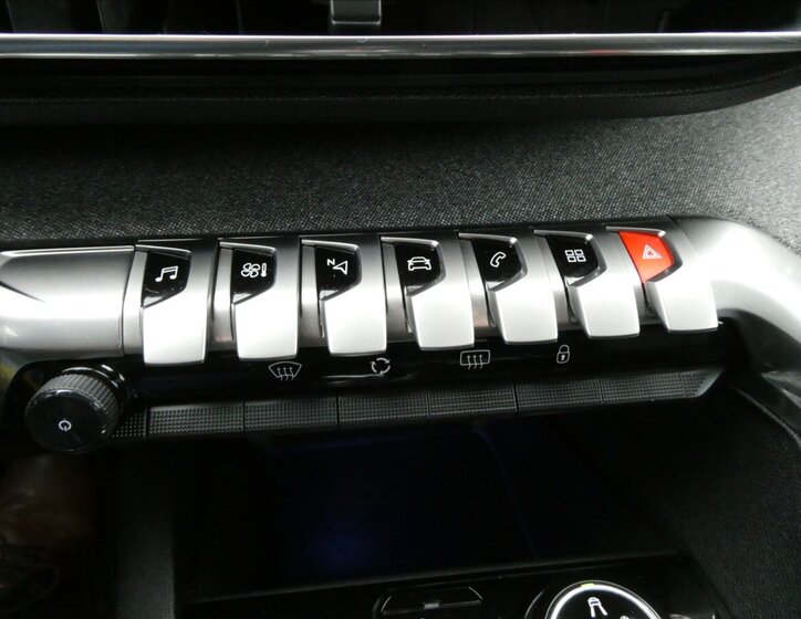 Peugeot 3008 SUV 1,6 l 121 kw