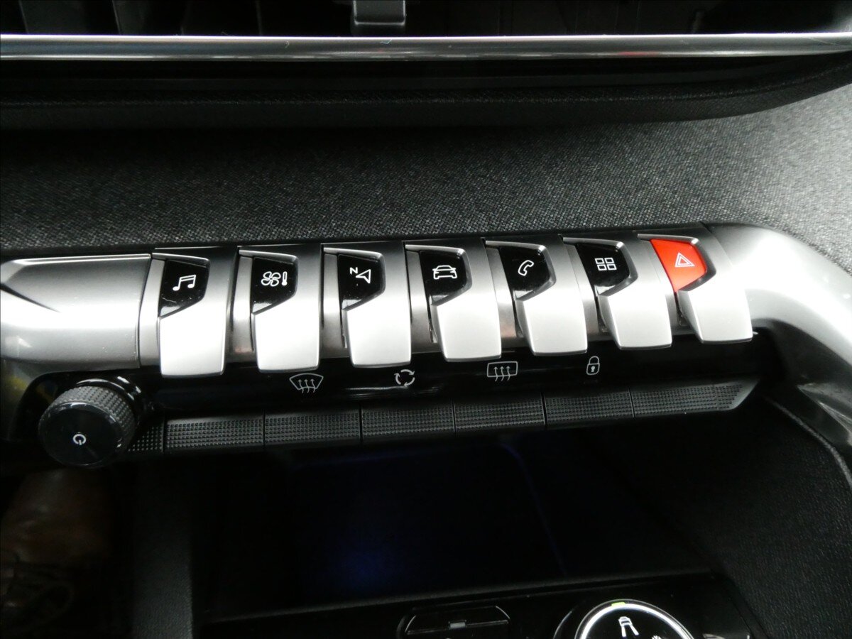 Peugeot 3008 SUV 1,6 l 121 kw