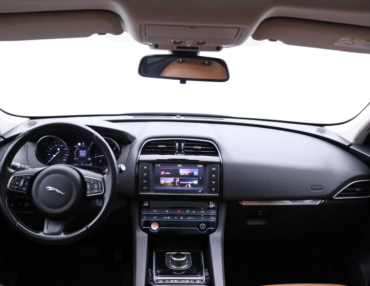 Jaguar F-Pace SUV / Terénní 2,0 l 132 kw