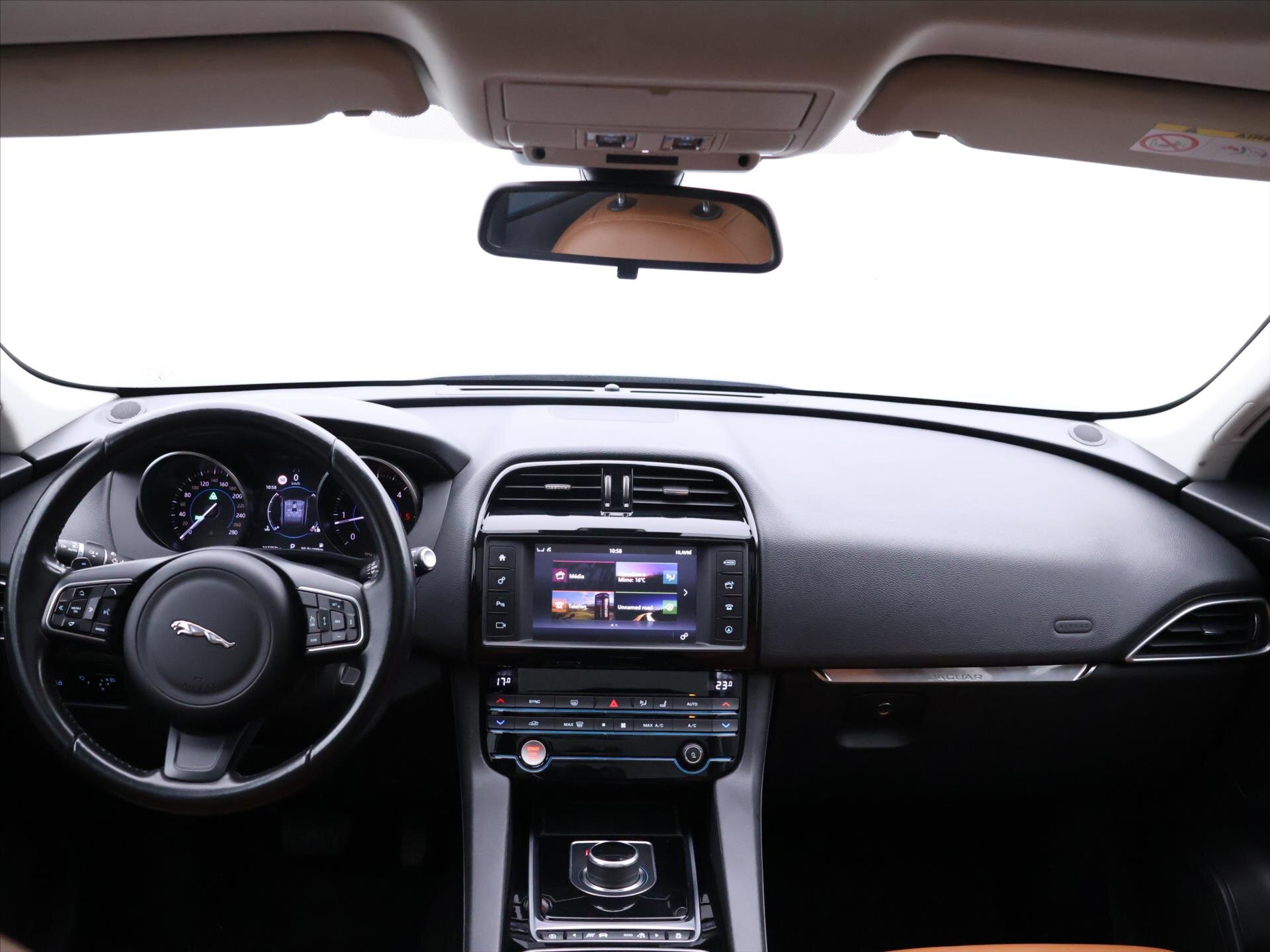 Jaguar F-Pace SUV / Terénní 2,0 l 132 kw