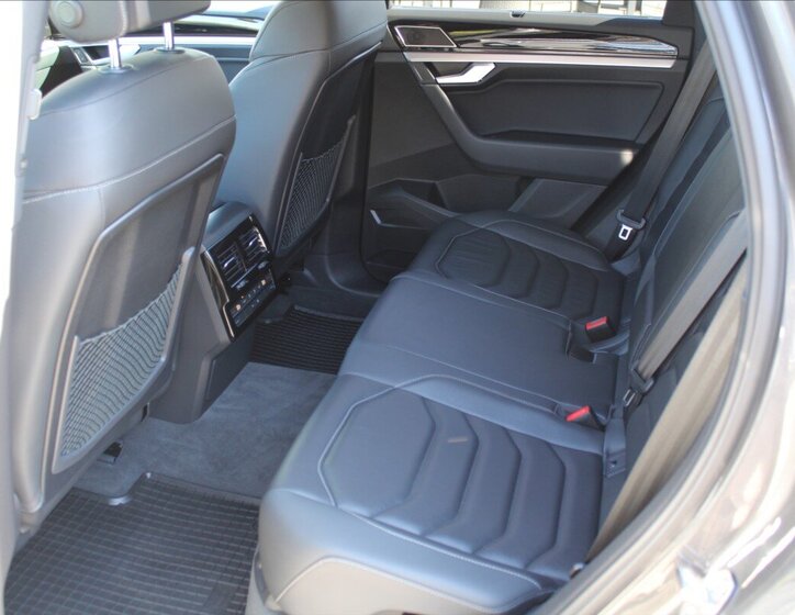 Volkswagen Touareg 38