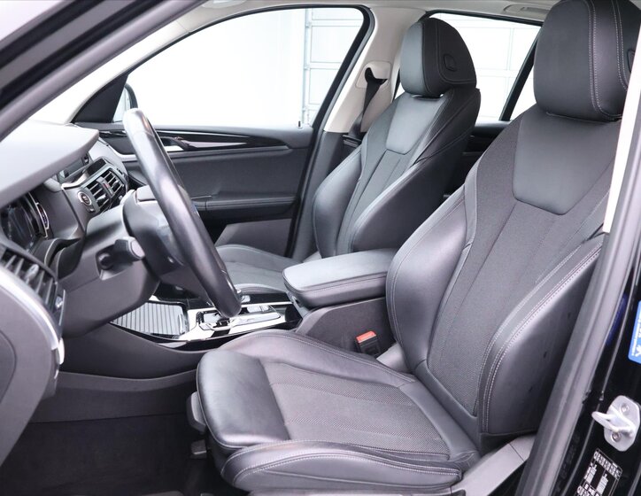 BMW X3 SUV / Terénní 2,0 l 140 kw