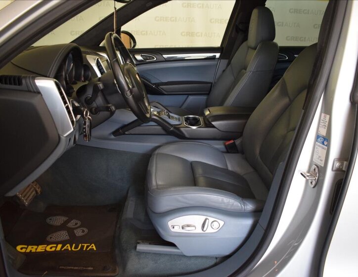 Porsche Cayenne SUV 4,8 l 405 kw