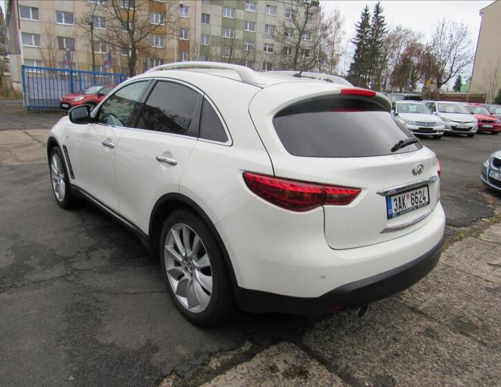 Infiniti FX30 4