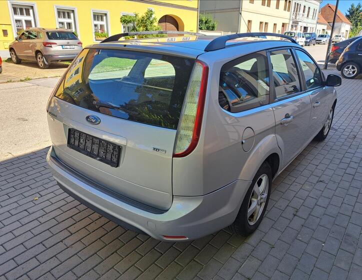 Ford Focus 10