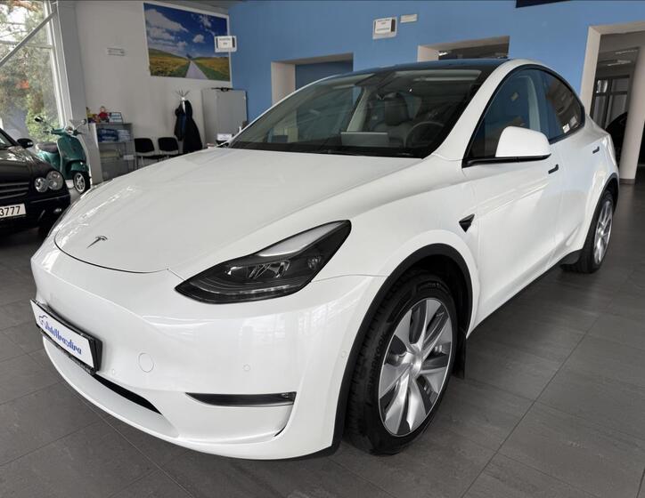 Tesla Model Y 3