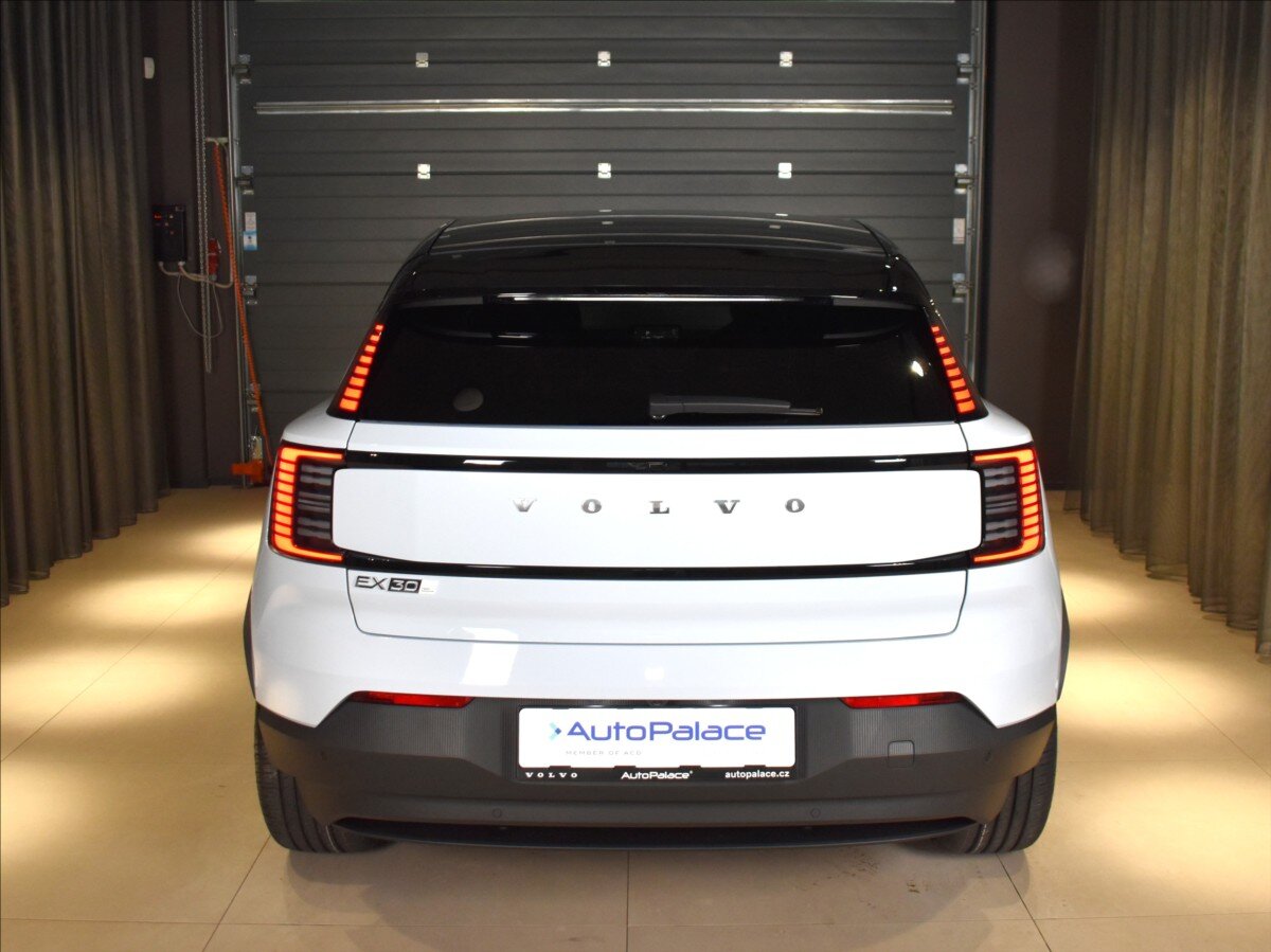 Volvo EX30 SUV / Terénní 0,0 315 kw