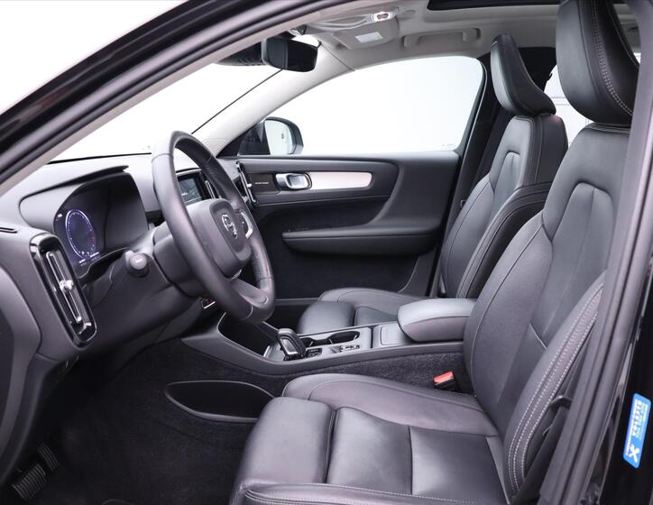 Volvo XC40 11