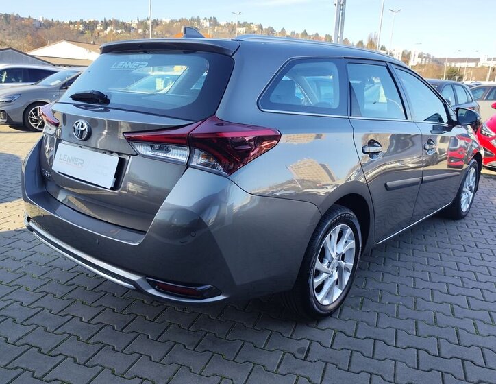 Toyota Auris 5