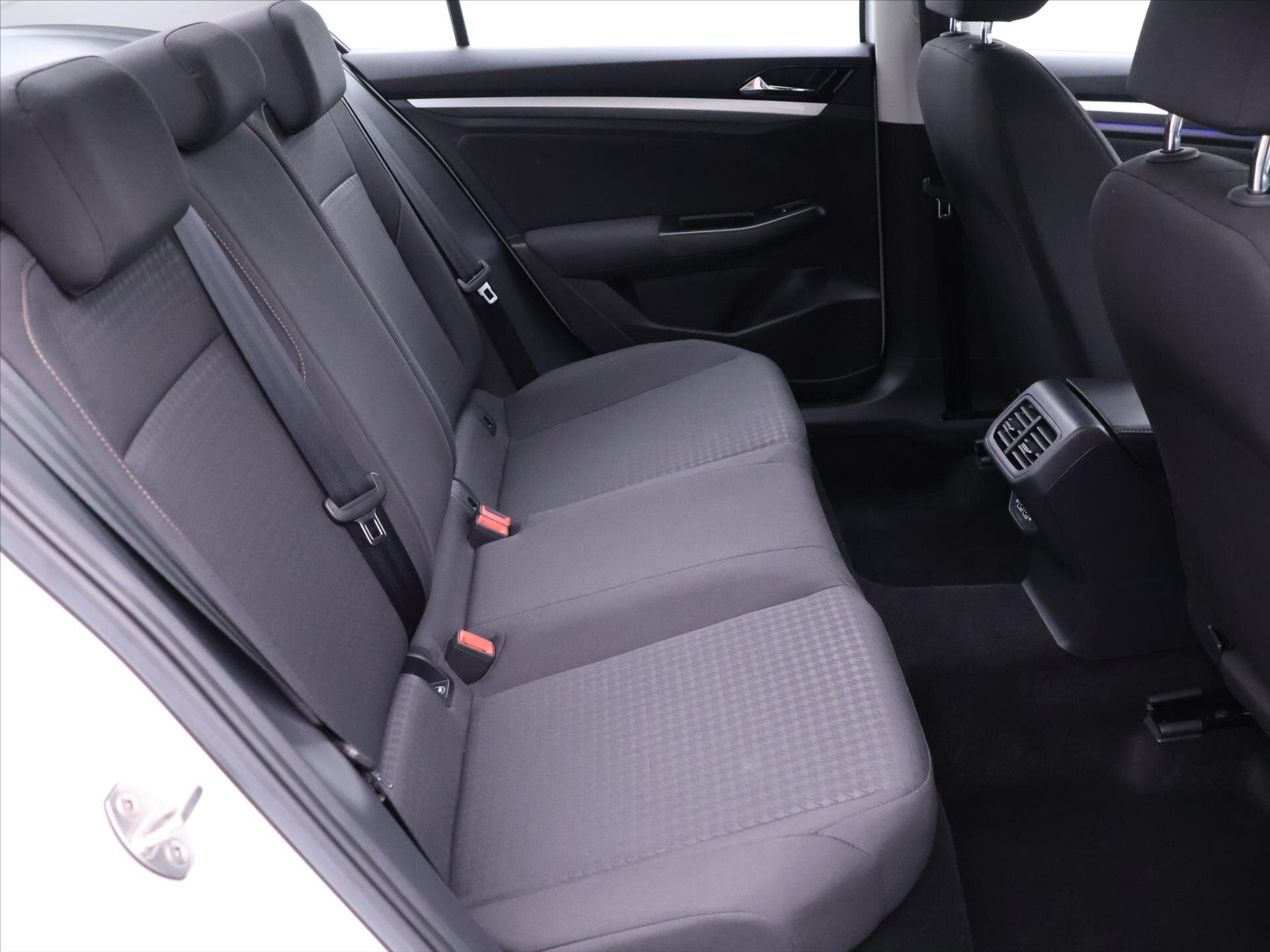 Volkswagen Bora Sedan / Limuzína 0,0 100 kw