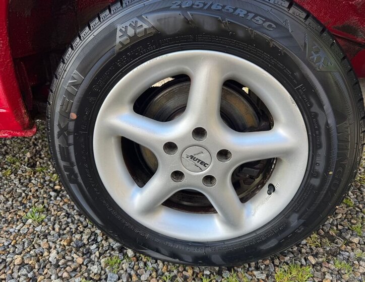 Volkswagen Transporter Kombi 2,5 l 65 kw