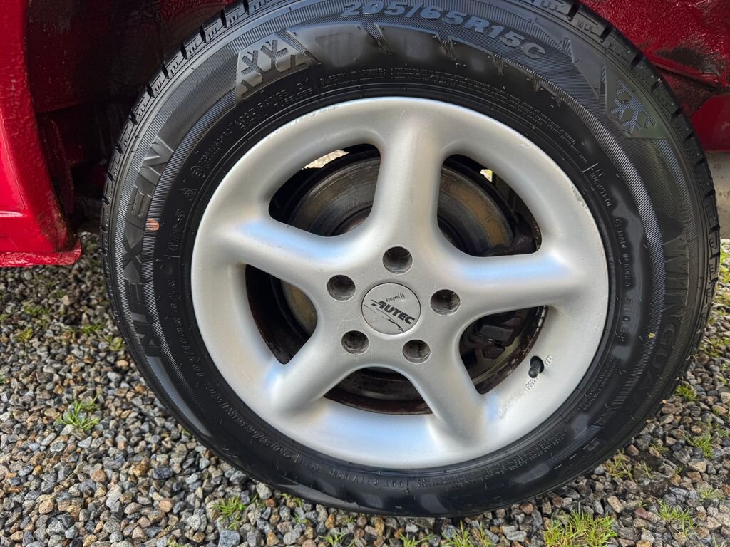 Volkswagen Transporter Kombi 2,5 l 65 kw